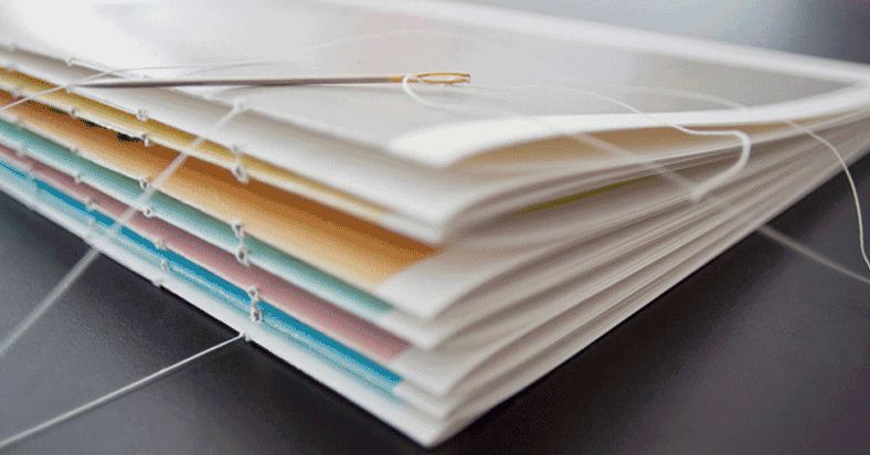 頁數(shù)較多的企業(yè)畫冊(cè)<strong>印刷</strong>品適用鎖線膠裝