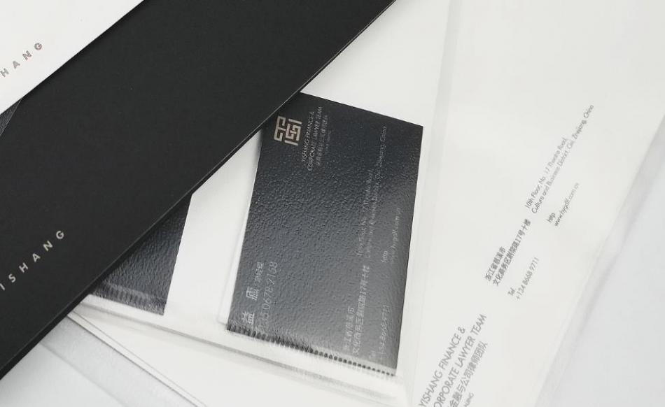 上海畫冊(cè)加急印刷，吉印通24小時(shí)護(hù)航您的品牌發(fā)布會(huì)！